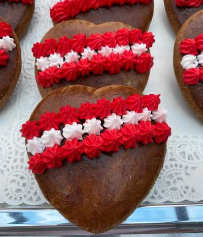 Come and celebrate Austria’s national day with us on Saturday 26th October at Hitchin market and pick up a complimentary honey gingerbread heart with any cake selection box. (Only available while stocks last) #visithitchin