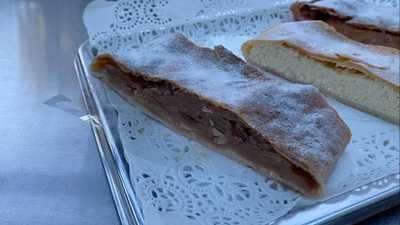 Which one do you want? 

Applestrudel, Topfenstrudel (sweet cheese)  or Plumstrudel? 

Be quick as we will only be at Hitchin market until 12 o’clock this Saturday. #visithitchin